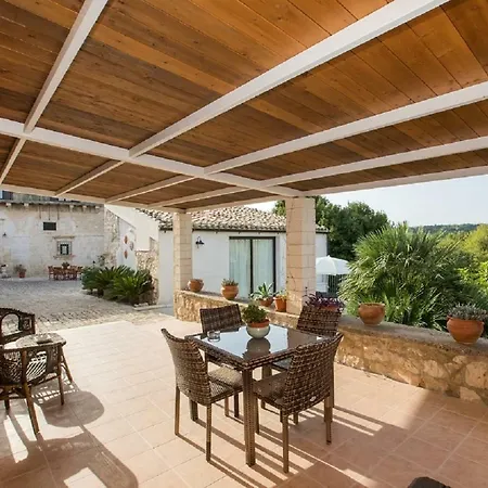 Flavia Farm stay *